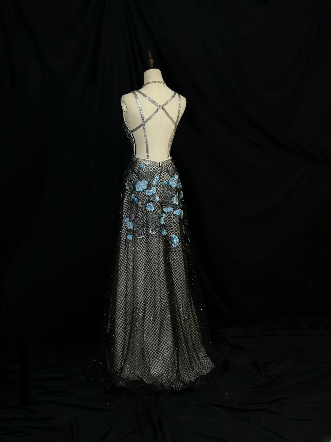 Beautiful Prom Dresses A Line V Neckline Black Lace With Backless Appliqued Long Formal Outfits RB6090