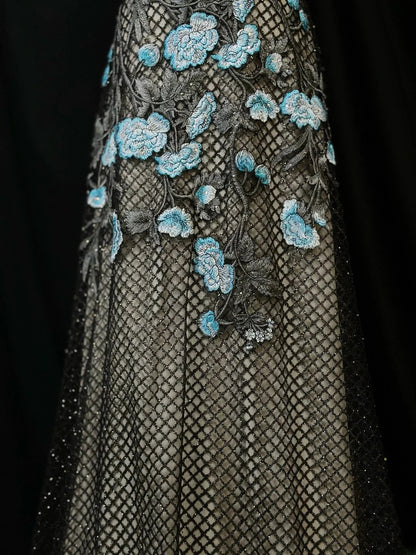 Beautiful Prom Dresses A Line V Neckline Black Lace With Backless Appliqued Long Formal Outfits RB6090