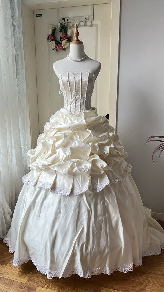 Sweet 15 Quinceanera Dress Ball Gown Strapless Ivory Satin With Tiered Long 15th Birthday Outfits RC0589