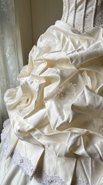 Sweet 15 Quinceanera Dress Ball Gown Strapless Ivory Satin With Tiered Long 15th Birthday Outfits RC0589