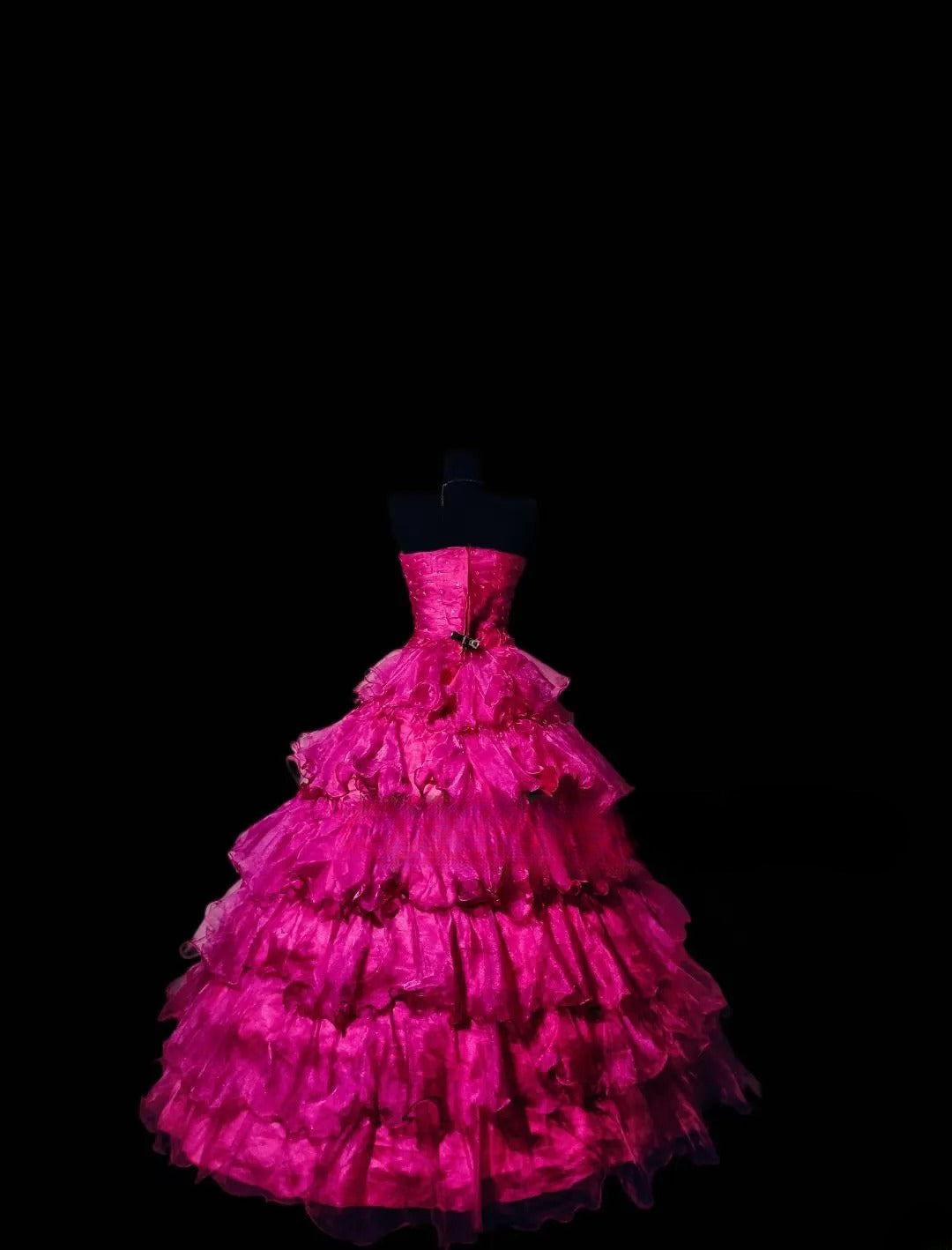Modest Ball Gown Strapless Hot Pink Tulle Long Quinceanera Dresses With Tiered For Sweet 15 15 Anos Celebration Birthday Formal Gown RB8882