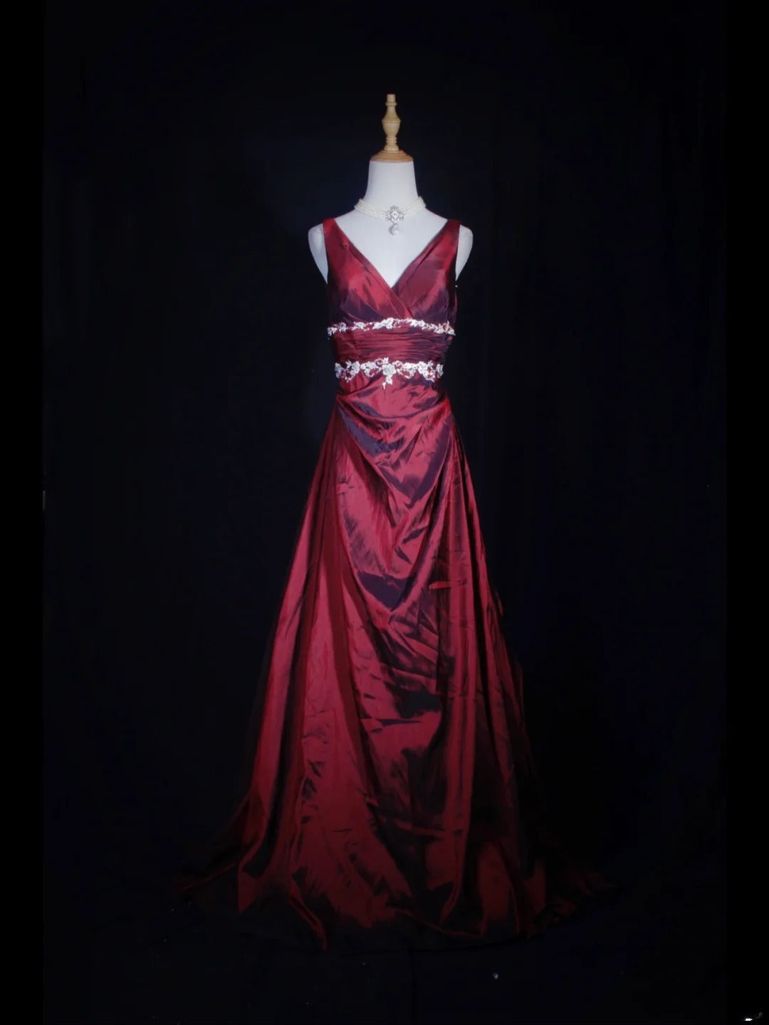 Vintage A line V Neck White Appliqued Bodice Pleated Burgundy Long Prom Dresses Impress 18th Birthday Outfits Prom Gown AS277