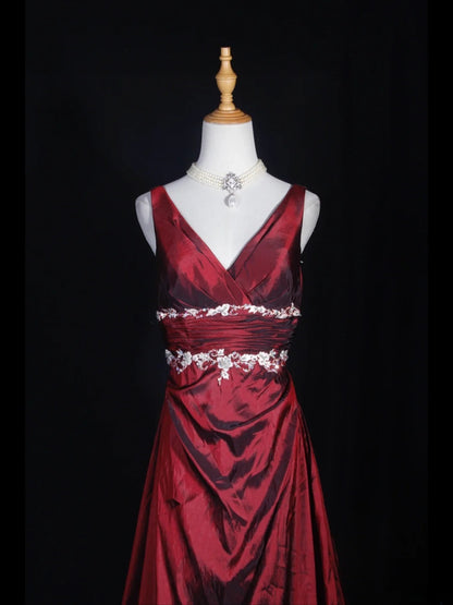 Vintage A line V Neck White Appliqued Bodice Pleated Burgundy Long Prom Dresses Impress 18th Birthday Outfits Prom Gown AS277