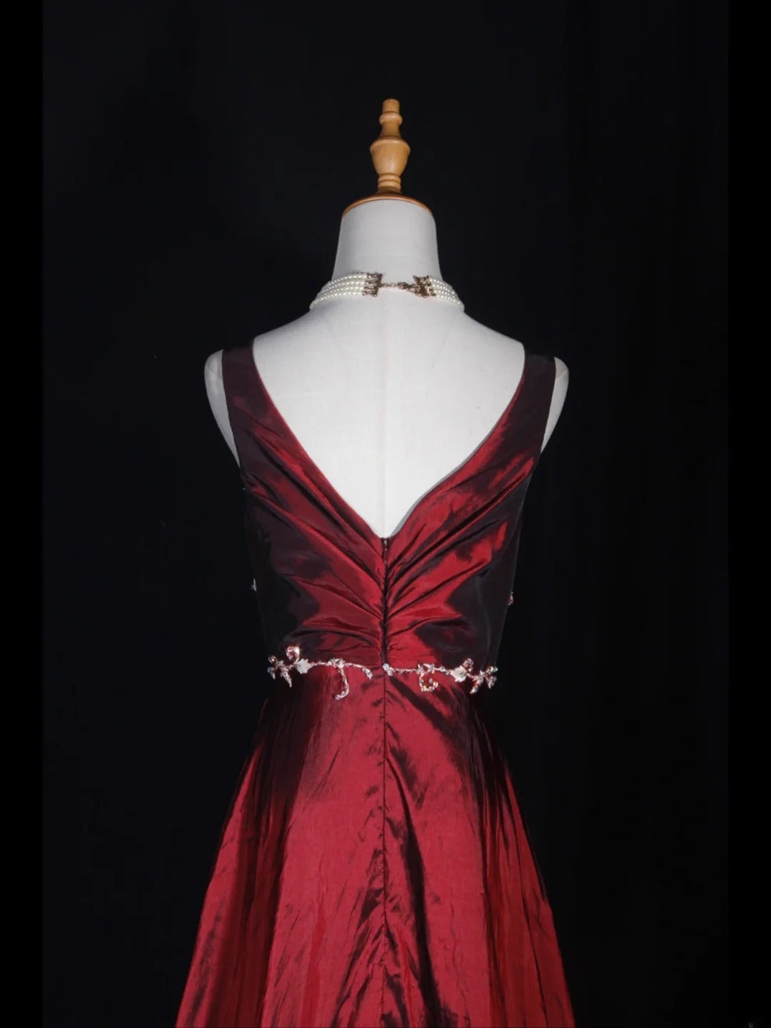 Vintage A line V Neck White Appliqued Bodice Pleated Burgundy Long Prom Dresses Impress 18th Birthday Outfits Prom Gown AS277