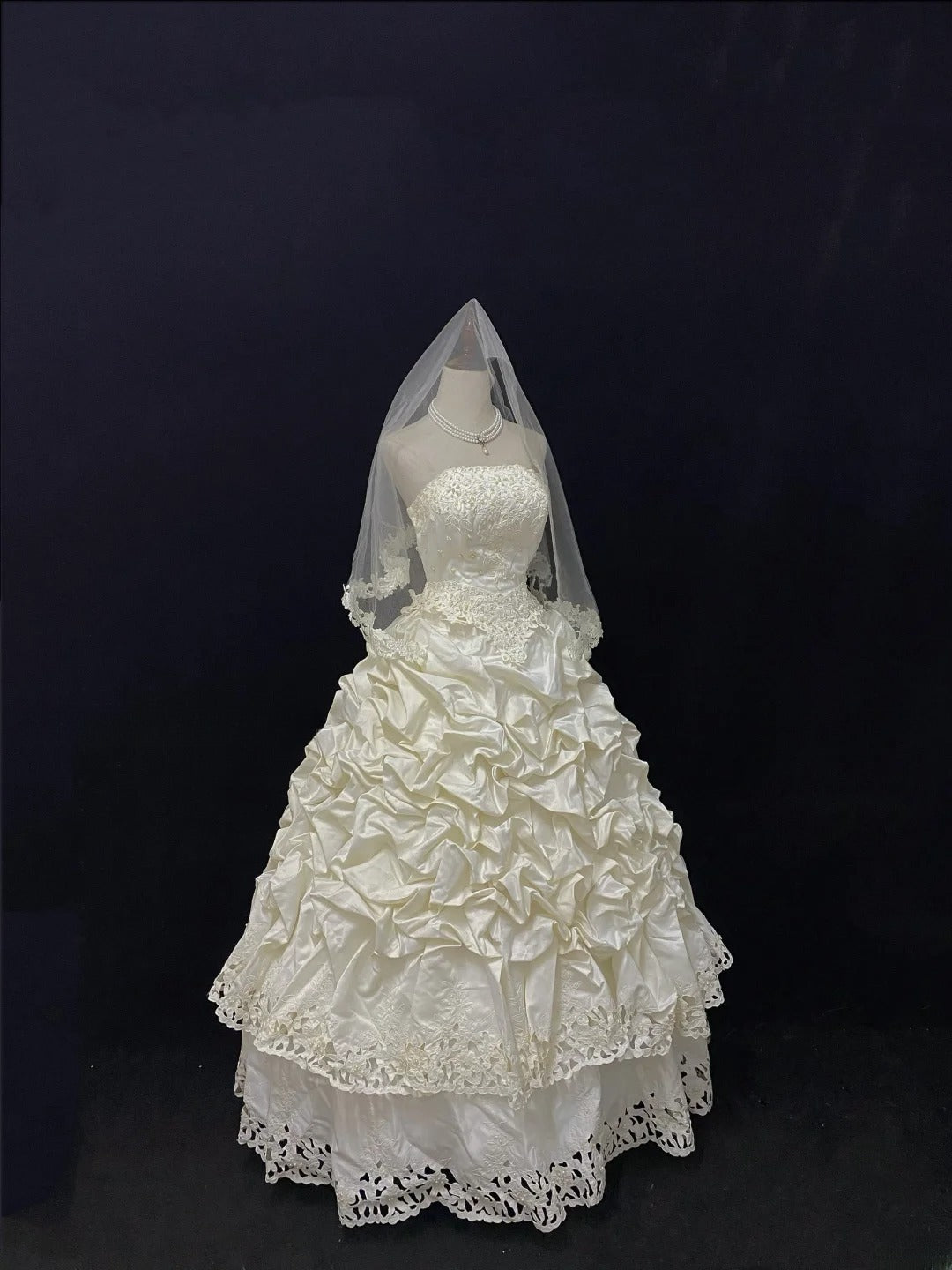 Vintage Ball Gown Strapless Taffeta Ivory With Appliqued Lace Tiered Brides Gown Bridal Dress Wedding Dresses RB7729