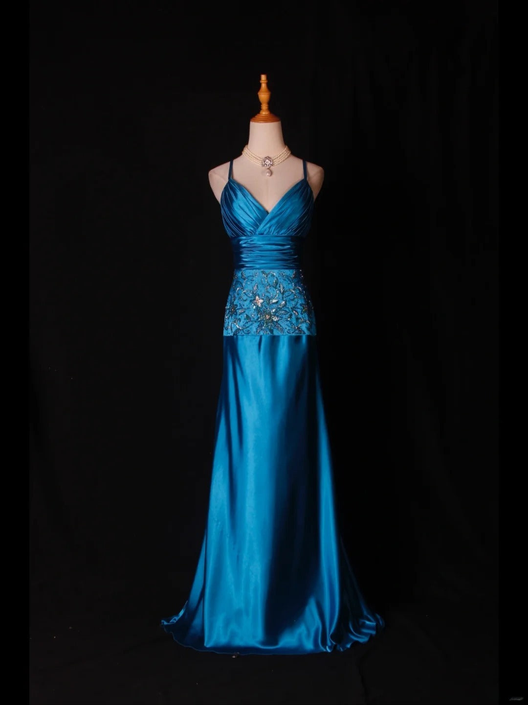 Vintage A Line Spaghetti Straps Blue Satin Sequins With Beaded Bodice Long Prom Dresses Impress 18th Birthday Outfits Prom Gown AS282