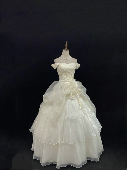 Vintage 70s Ball Gown Off The Shoulder Ivory Tulle Sweep Train With Tiered Layers Flowers Brides Gown Bridal Dress Wedding Dresses RB7748