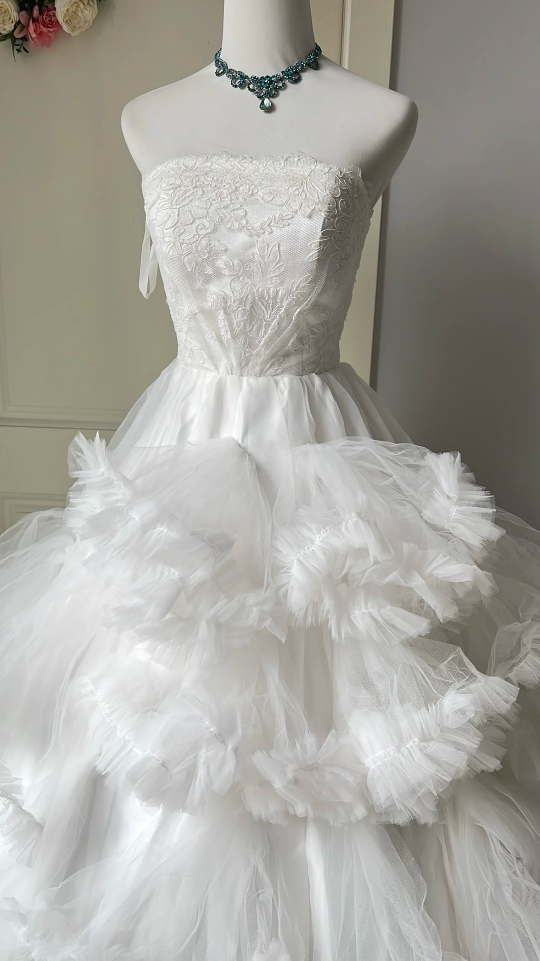 Sweet 15 Quinceanera Dress Ball Gown Strapless White Tulle With Tiered Layers Long 16th Birthday Outfits RC0639