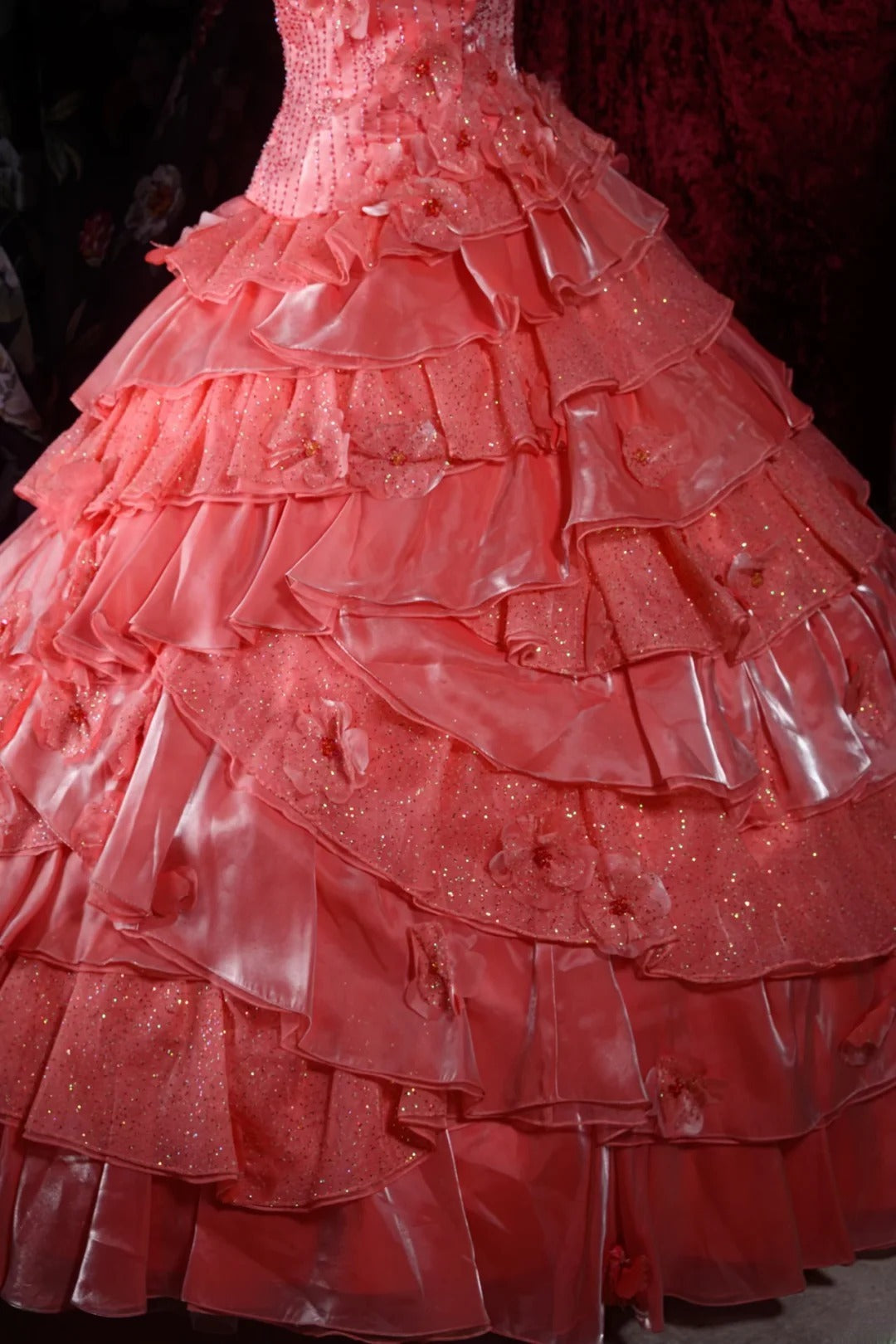 Regal Ball Gown Formal Events Strapless Coral Pink With Tiered Layers Lace Quince Dress Long Quinceanera Dresses Birthday Outfits RB8549