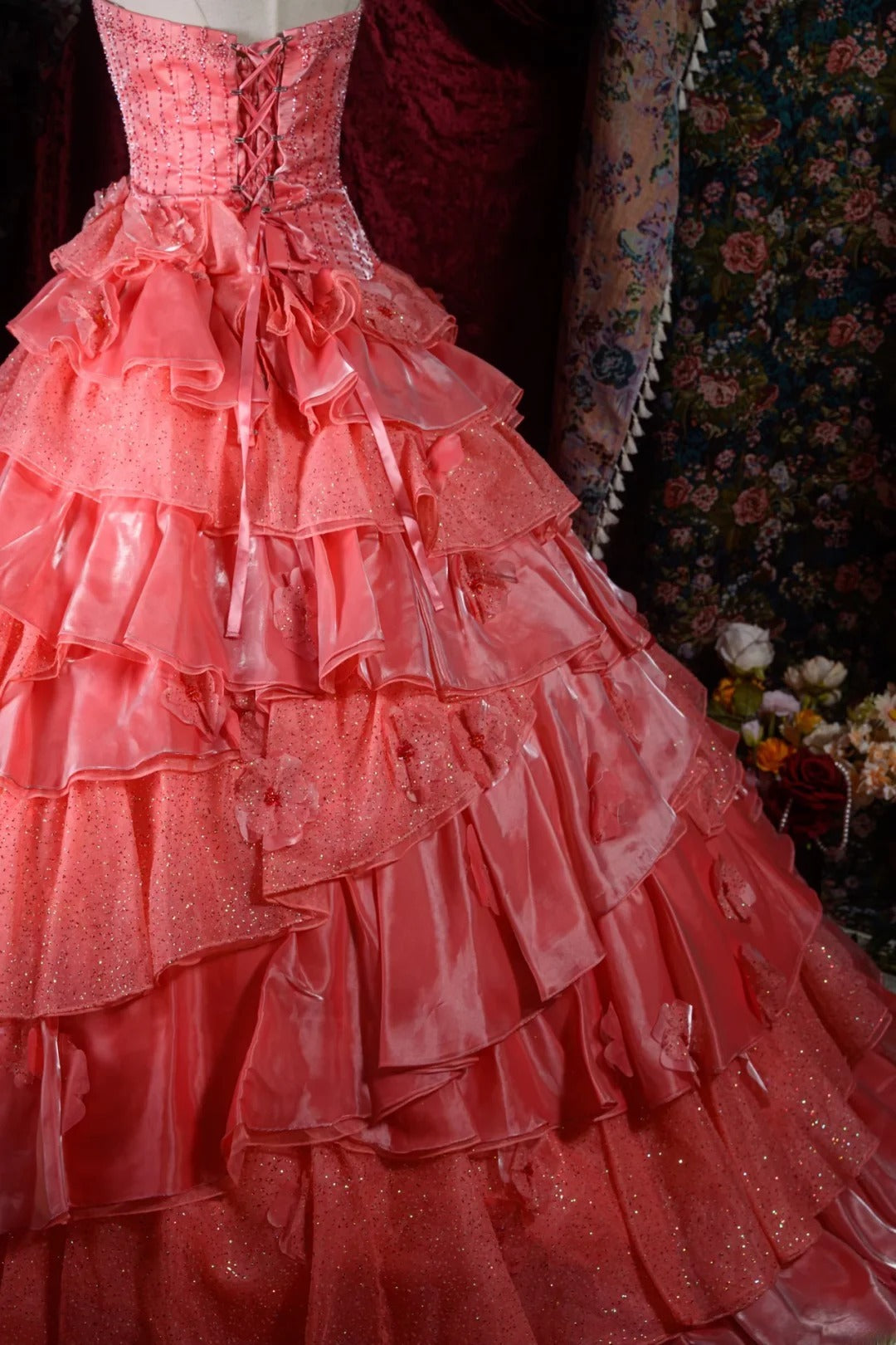 Regal Ball Gown Formal Events Strapless Coral Pink With Tiered Layers Lace Quince Dress Long Quinceanera Dresses Birthday Outfits RB8549