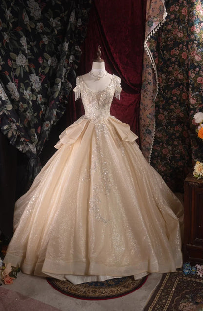 Regal Ball Gown Formal Events V Neck Champagne With Sequin Layers Lace Quince Dress Long Quinceanera Dresses Birthday Outfits RB8552