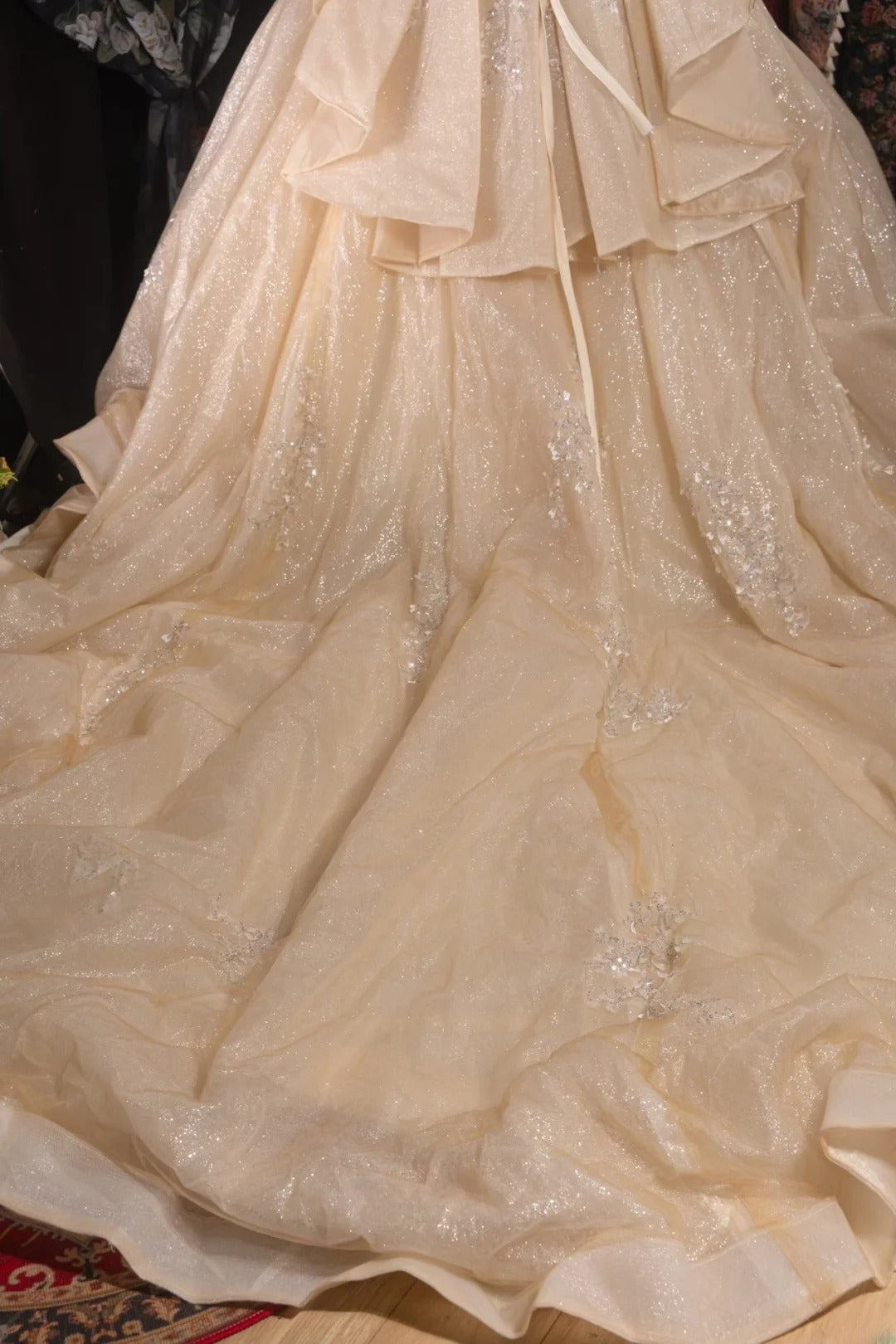 Regal Ball Gown Formal Events V Neck Champagne With Sequin Layers Lace Quince Dress Long Quinceanera Dresses Birthday Outfits RB8552