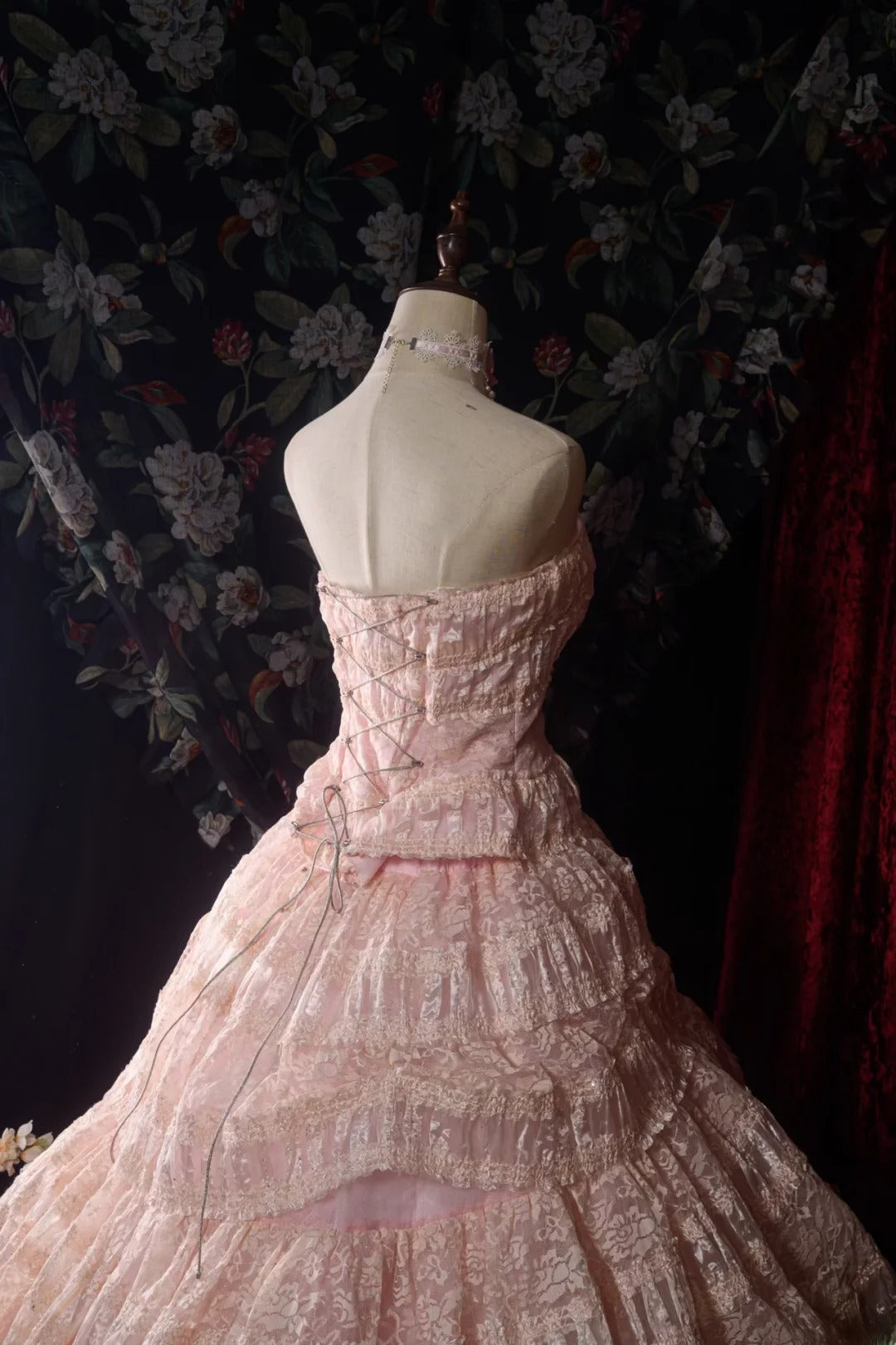 Timeless Ball Gown Formal Events Strapless Pink With Tiered Layers Lace Quince Dress Long Quinceanera Dresses Birthday Outfits RB8553