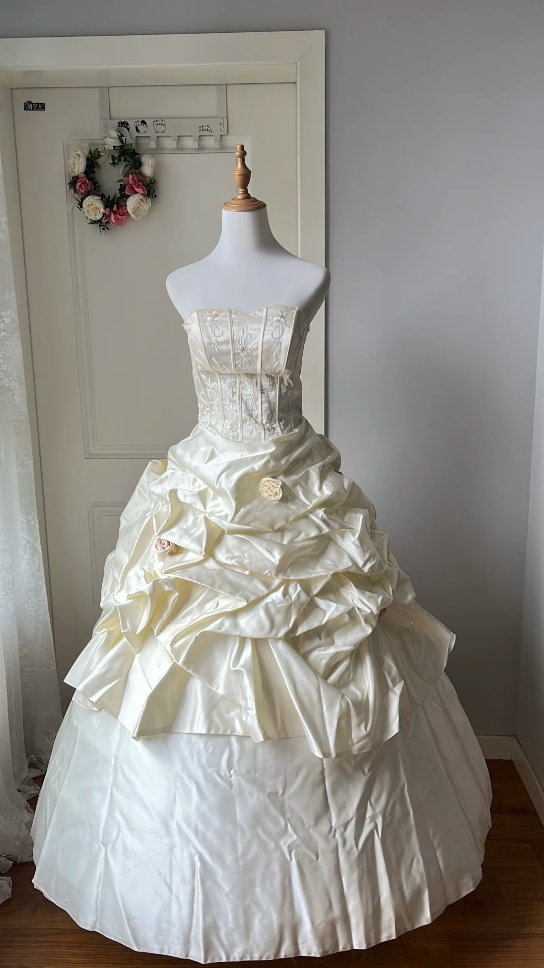 Sweet 15 Quinceanera Dress Ball Gown Strapless Satin With Ruffled Tiered Long 16th Birthday Outfits RC0660