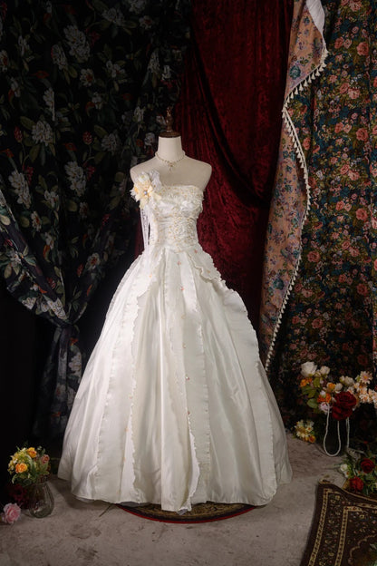 Charming Ball Gown Strapless White 2000s With Tiered Appliqued Long Autumn Winter Bridal Dress Wedding Dresses RB8567