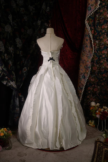 Charming Ball Gown Strapless White 2000s With Tiered Appliqued Long Autumn Winter Bridal Dress Wedding Dresses RB8567