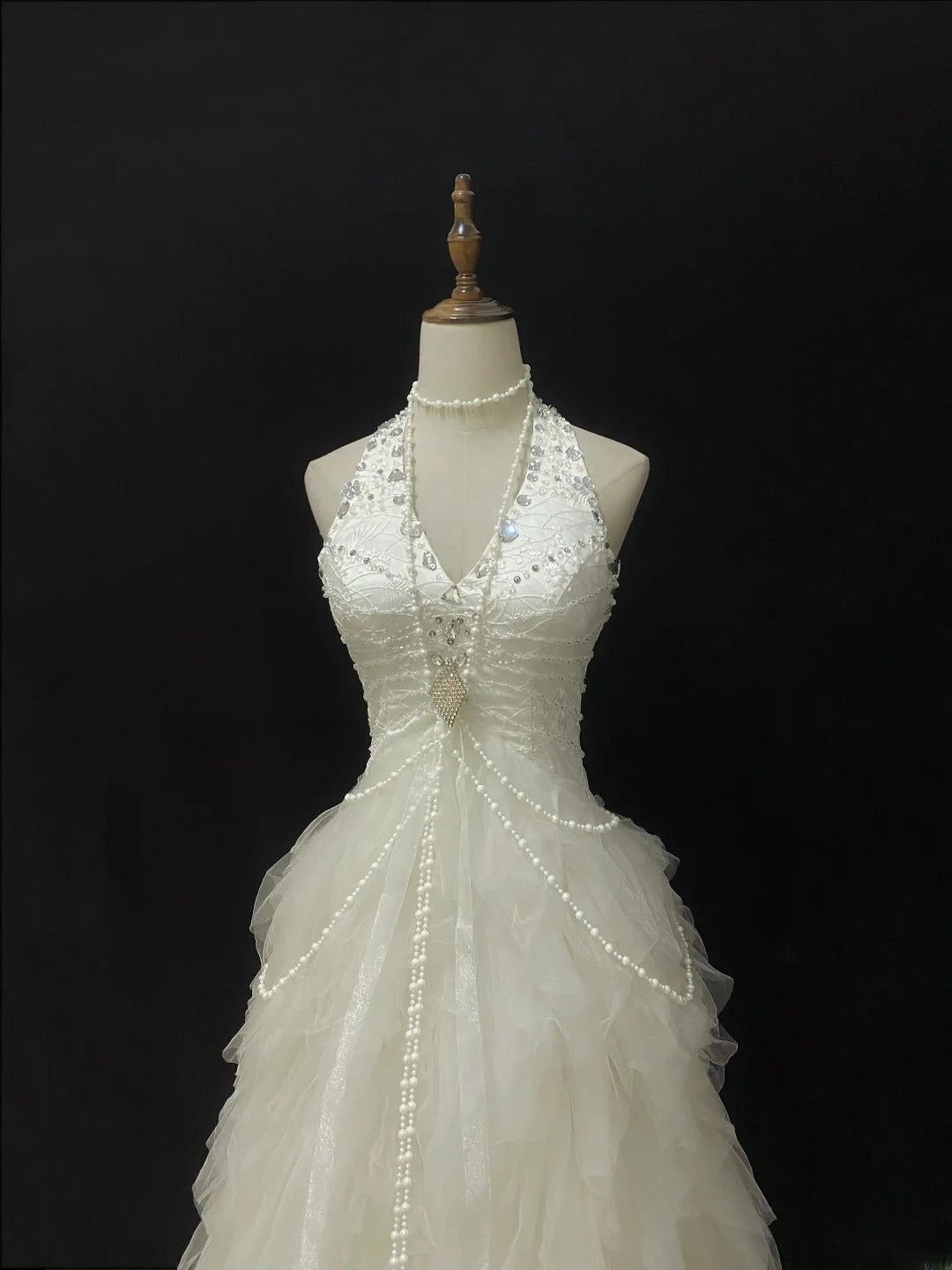 Beautiful Ball Gown Halter Sleeveless Tulle With Beading Long Groom Bride Gown Bridal Dress Modest Wedding Dresses RB7790