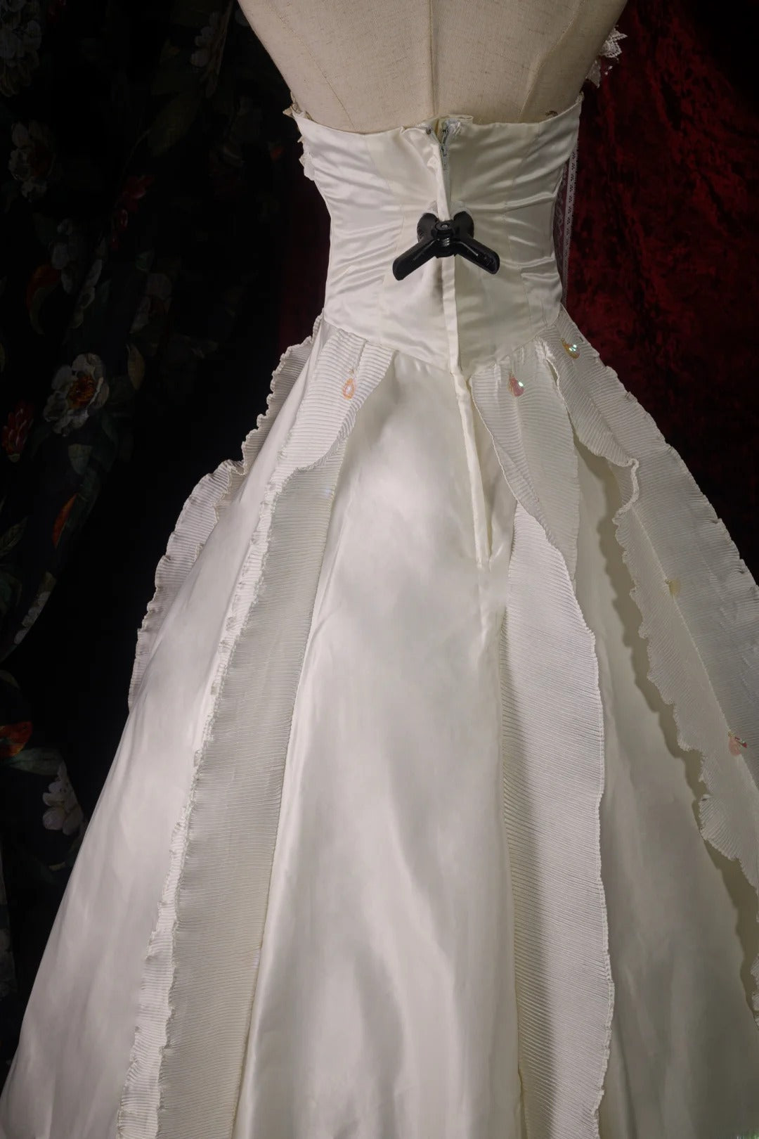 Charming Ball Gown Strapless White 2000s With Tiered Appliqued Long Autumn Winter Bridal Dress Wedding Dresses RB8567