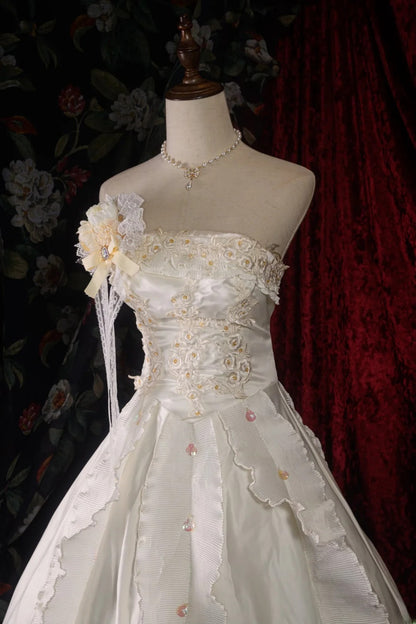 Charming Ball Gown Strapless White 2000s With Tiered Appliqued Long Autumn Winter Bridal Dress Wedding Dresses RB8567