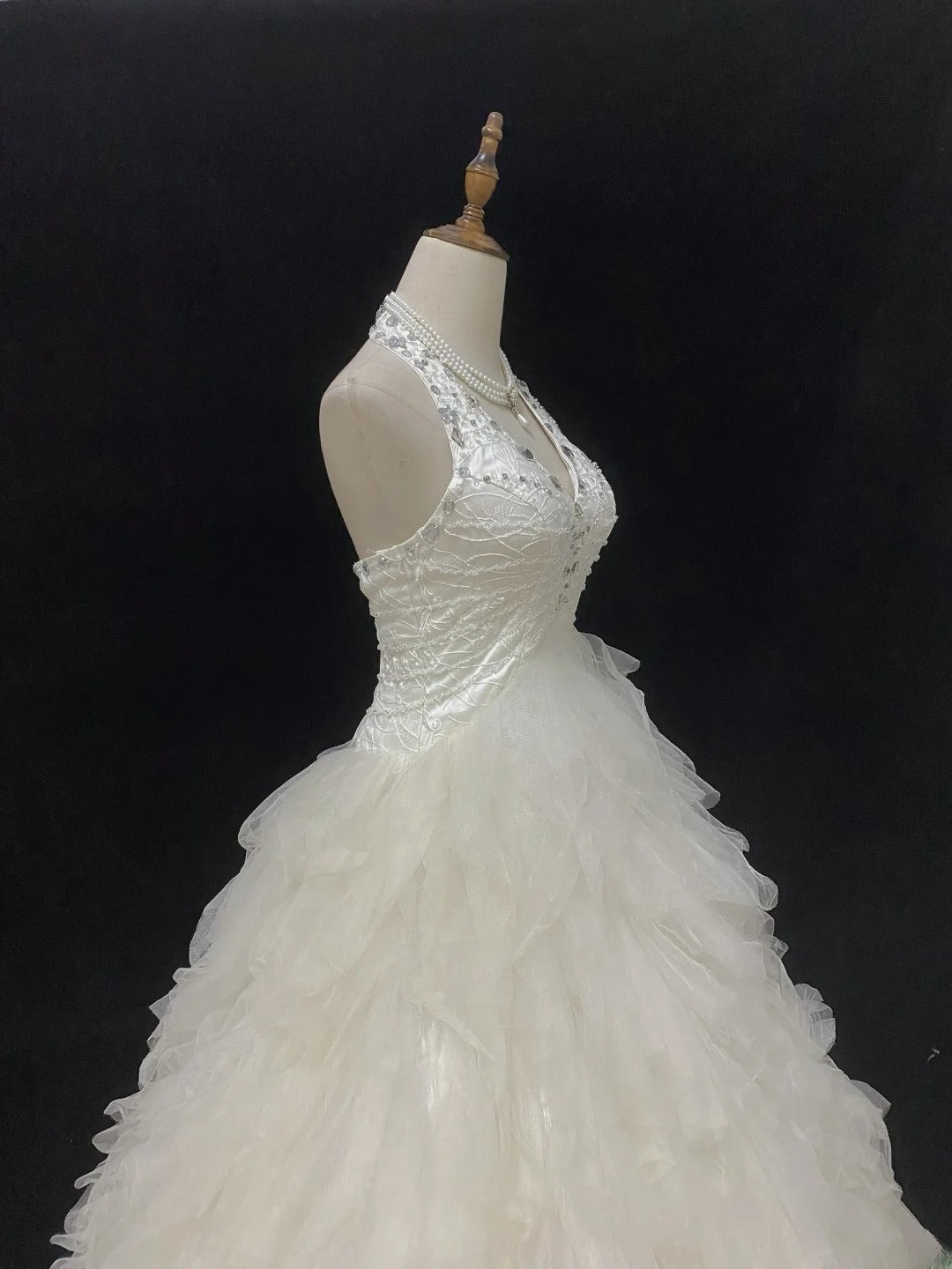 Beautiful Ball Gown Halter Sleeveless Tulle With Beading Long Groom Bride Gown Bridal Dress Modest Wedding Dresses RB7790