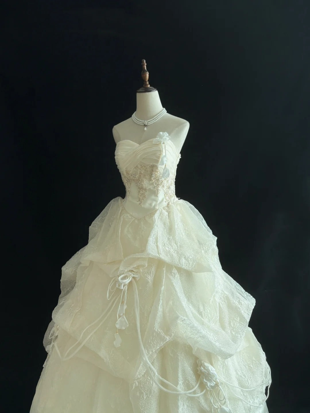 Vintage 70s Ball Gown Sweetheart Ivory Tulle Lace Sweep Train With Tiered Layers Brides Gown Bridal Dress Wedding Dresses RB7809