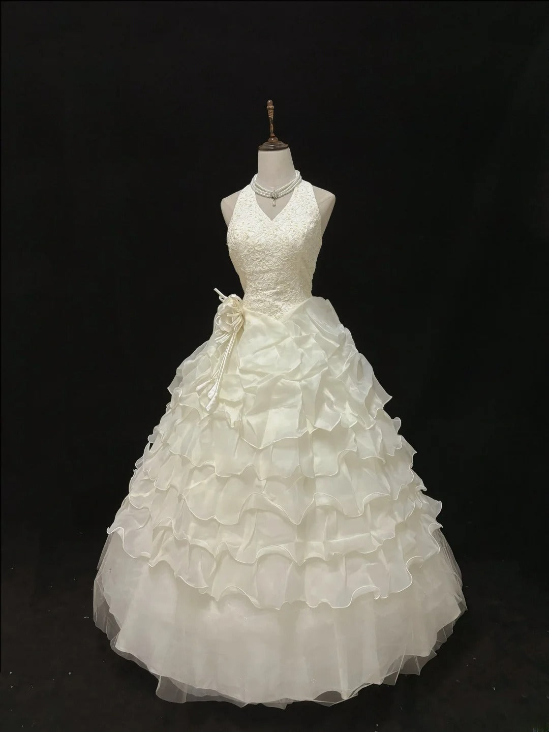 Vintage 70s Ball Gown Halter Ivory Lace Sweep Train With Tiered Layers Brides Gown Bridal Dress Wedding Dresses RB7811