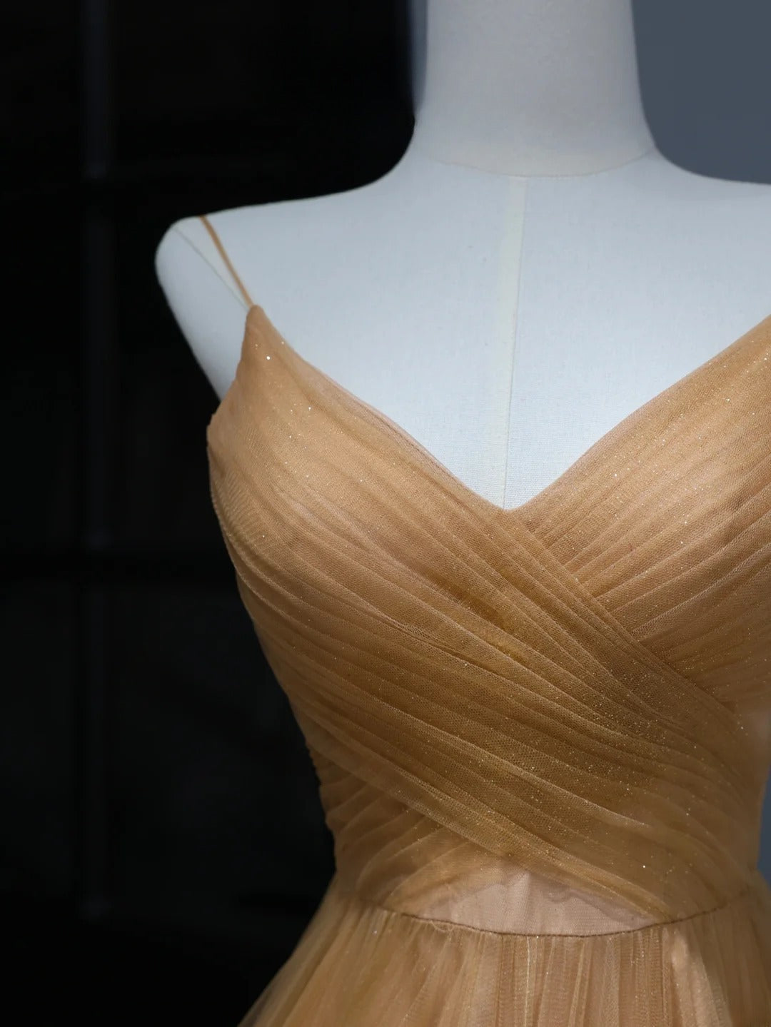 Modest Prom Dresses Aesthetic A Line Spaghetti Straps Gold Tulle Inspiration Style Impress With Pleated Long Party Formal Gown AS371