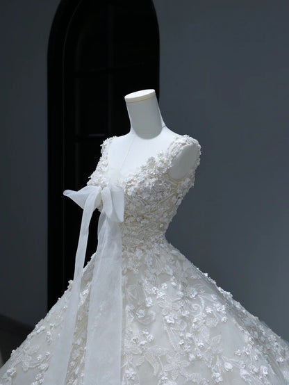 Princess Long Wedding Gowns Ball Gown V Neckline Style for Bride With Lace Appliques Train White Bridal Dresses AS372