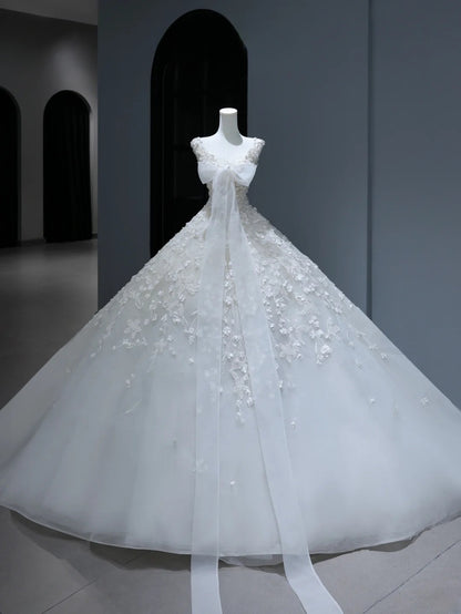 Princess Long Wedding Gowns Ball Gown V Neckline Style for Bride With Lace Appliques Train White Bridal Dresses AS372