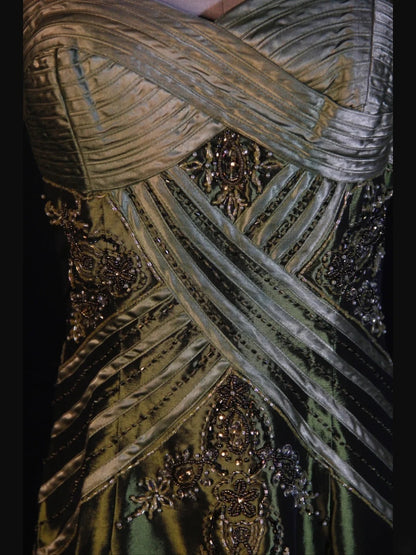 Retro 60s A line Spaghetti Straps Olive Green Satin With Ruffled Beads Slit Long Prom Dresses Inspo 22th Birthday Outfit Formal Gown AS374