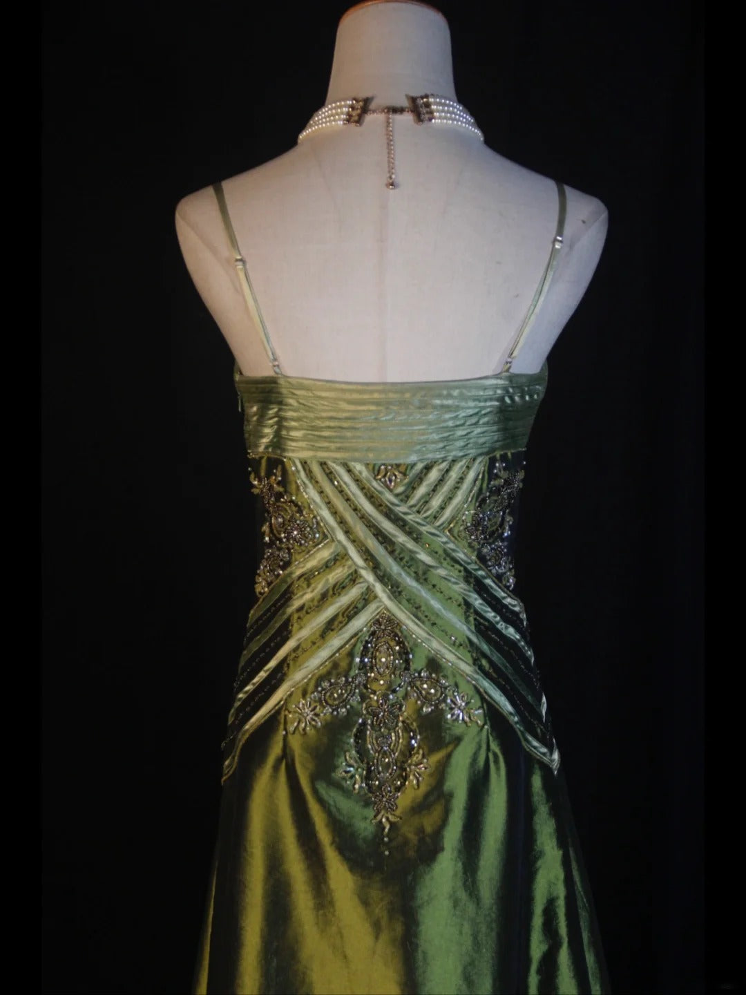 Retro 60s A line Spaghetti Straps Olive Green Satin With Ruffled Beads Slit Long Prom Dresses Inspo 22th Birthday Outfit Formal Gown AS374