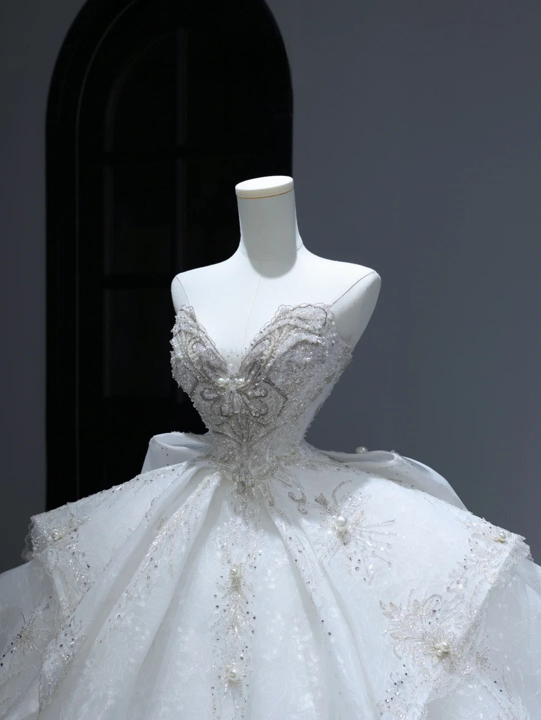 Princess Long Wedding Gowns Ball Gown Sweetheart Style for Bride With Silver Beaded Bodice Train White Bridal Dresses AS381