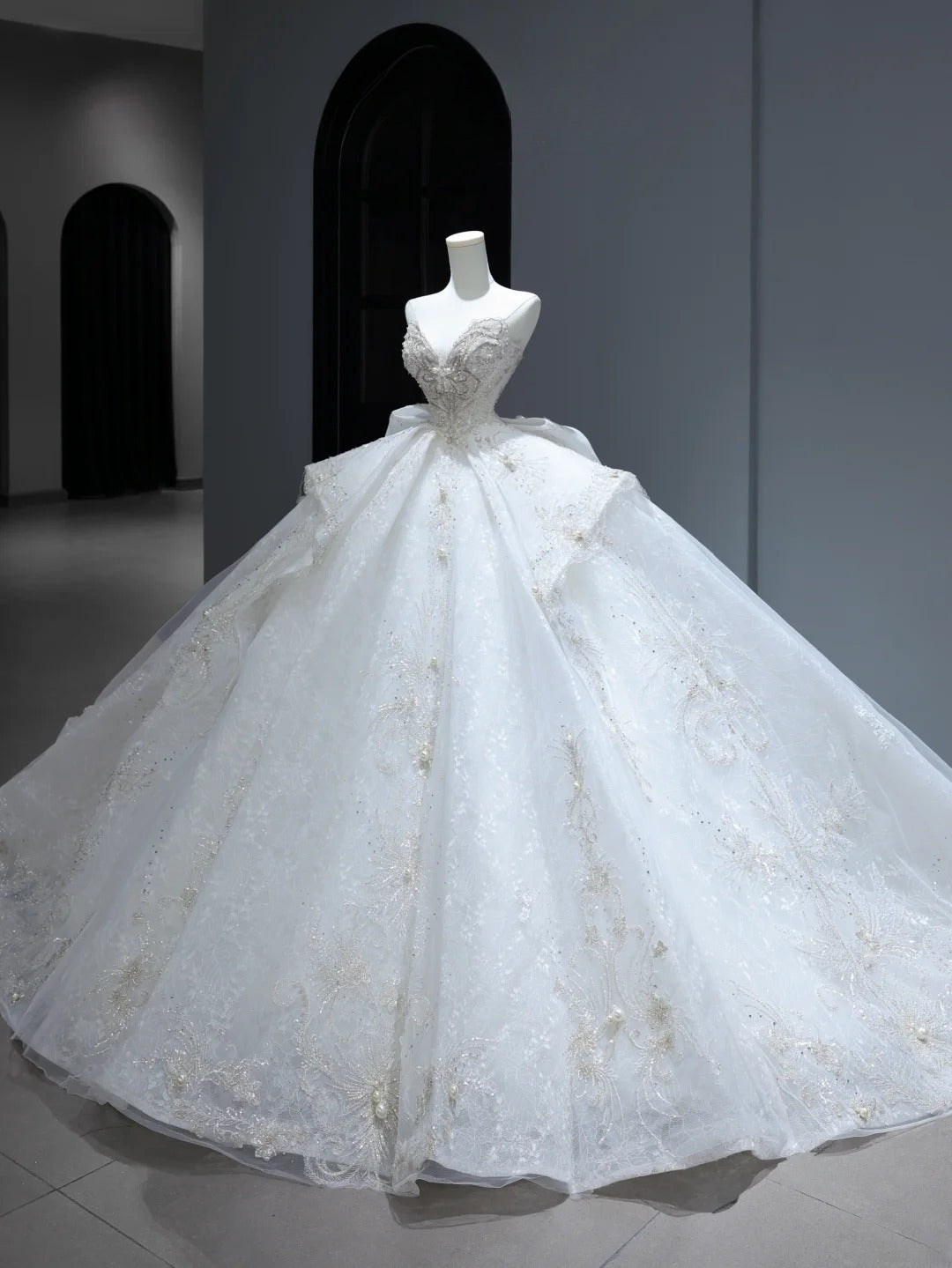 Princess Long Wedding Gowns Ball Gown Sweetheart Style for Bride With Silver Beaded Bodice Train White Bridal Dresses AS381