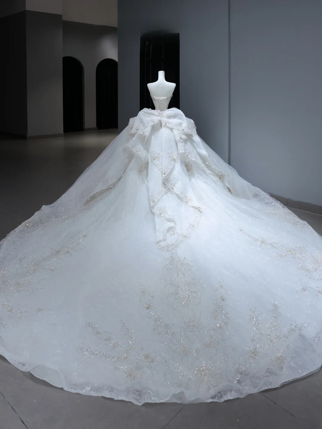 Princess Long Wedding Gowns Ball Gown Sweetheart Style for Bride With Silver Beaded Bodice Train White Bridal Dresses AS381