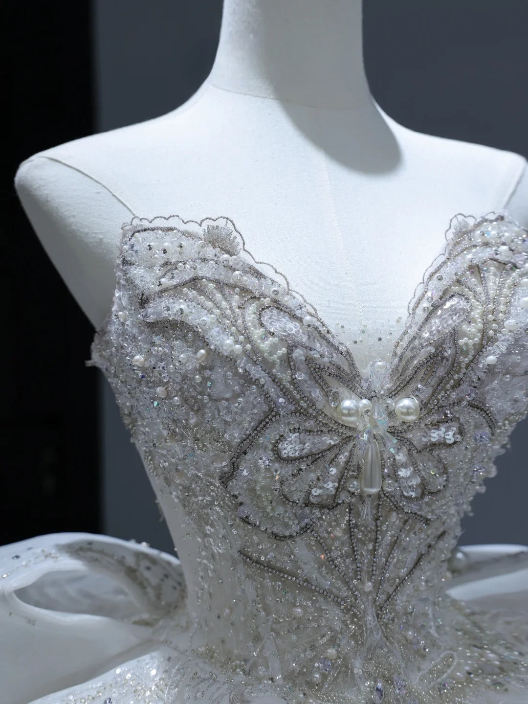 Princess Long Wedding Gowns Ball Gown Sweetheart Style for Bride With Silver Beaded Bodice Train White Bridal Dresses AS381