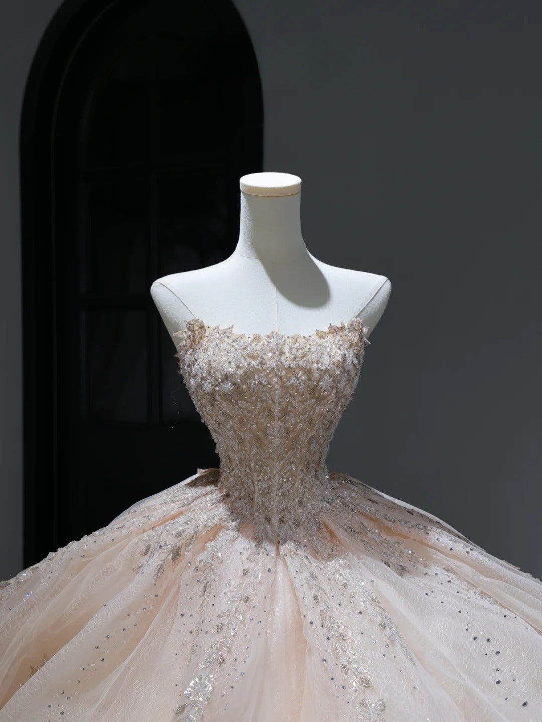 Princess Long Wedding Dress Ball Gown Strapless Blush Pink Style for Bride With Beaded Sequin Bodice Train Bridal Dresses AS383
