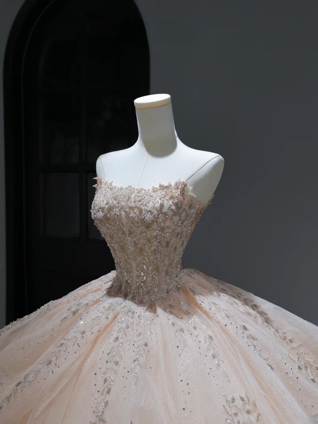 Princess Long Wedding Dress Ball Gown Strapless Blush Pink Style for Bride With Beaded Sequin Bodice Train Bridal Dresses AS383