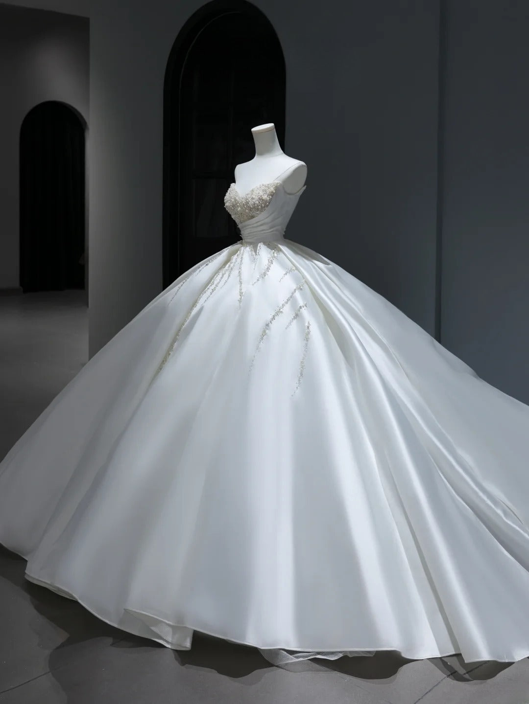 Princess Long Wedding Dress Ball Gown Sweetheart Style for Bride With Pearls Beaded Bodice Train Bridal Dresses AS385