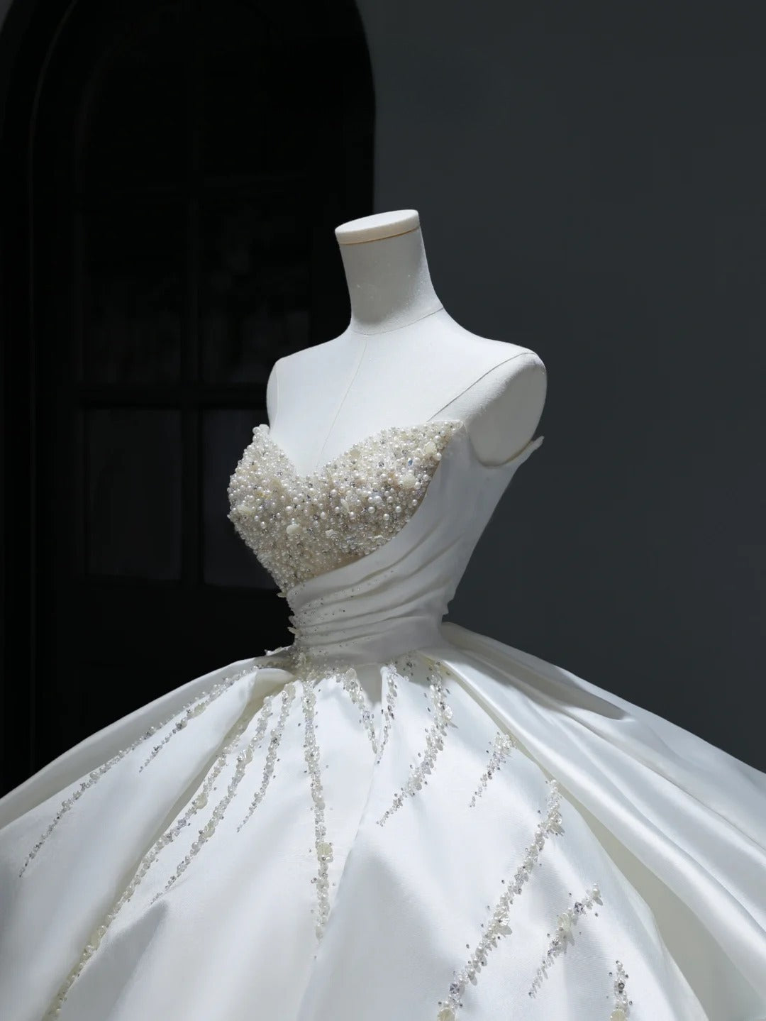 Princess Long Wedding Dress Ball Gown Sweetheart Style for Bride With Pearls Beaded Bodice Train Bridal Dresses AS385