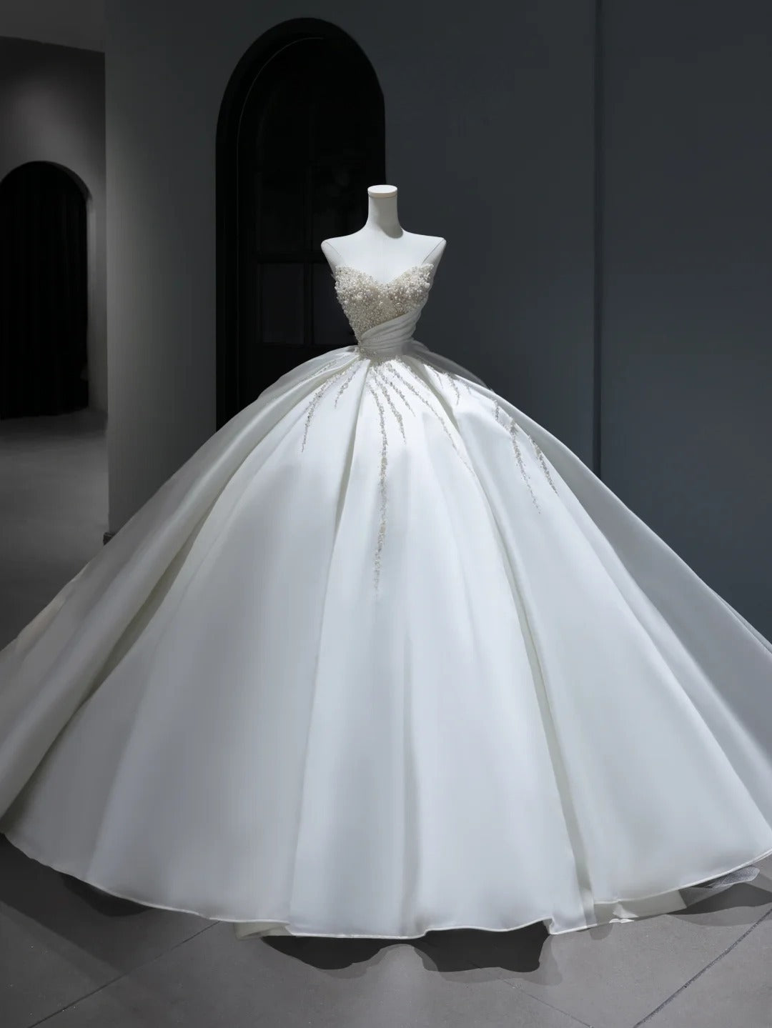 Princess Long Wedding Dress Ball Gown Sweetheart Style for Bride With Pearls Beaded Bodice Train Bridal Dresses AS385
