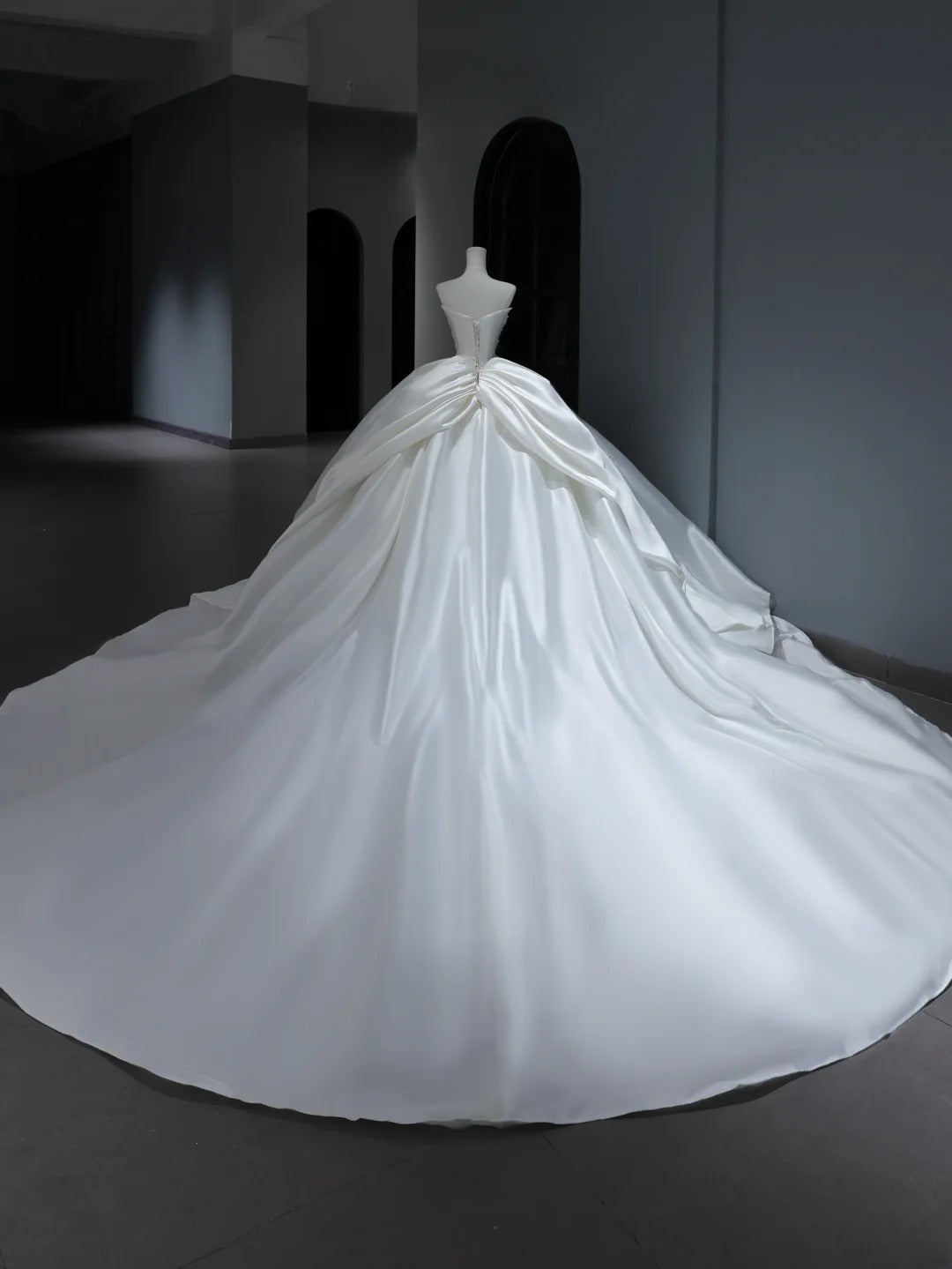 Princess Long Wedding Dress Ball Gown Sweetheart Style for Bride With Pearls Beaded Bodice Train Bridal Dresses AS385
