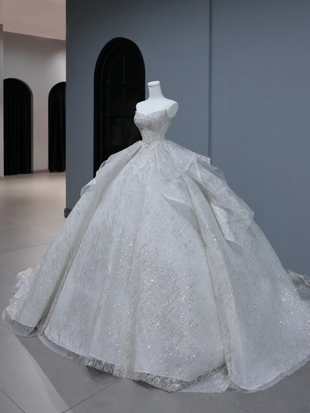Sparkly Long Wedding Dress Ball Gown Strapless Style for Bride With Sequin Beaded Bodice Train Bridal Dresses AS390