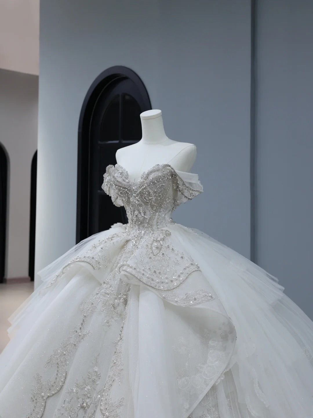 Princess Long Wedding Gowns Ball Gown Off The Shoulder Style for Bride With Short Sleeves Train White Bridal Dress AS395