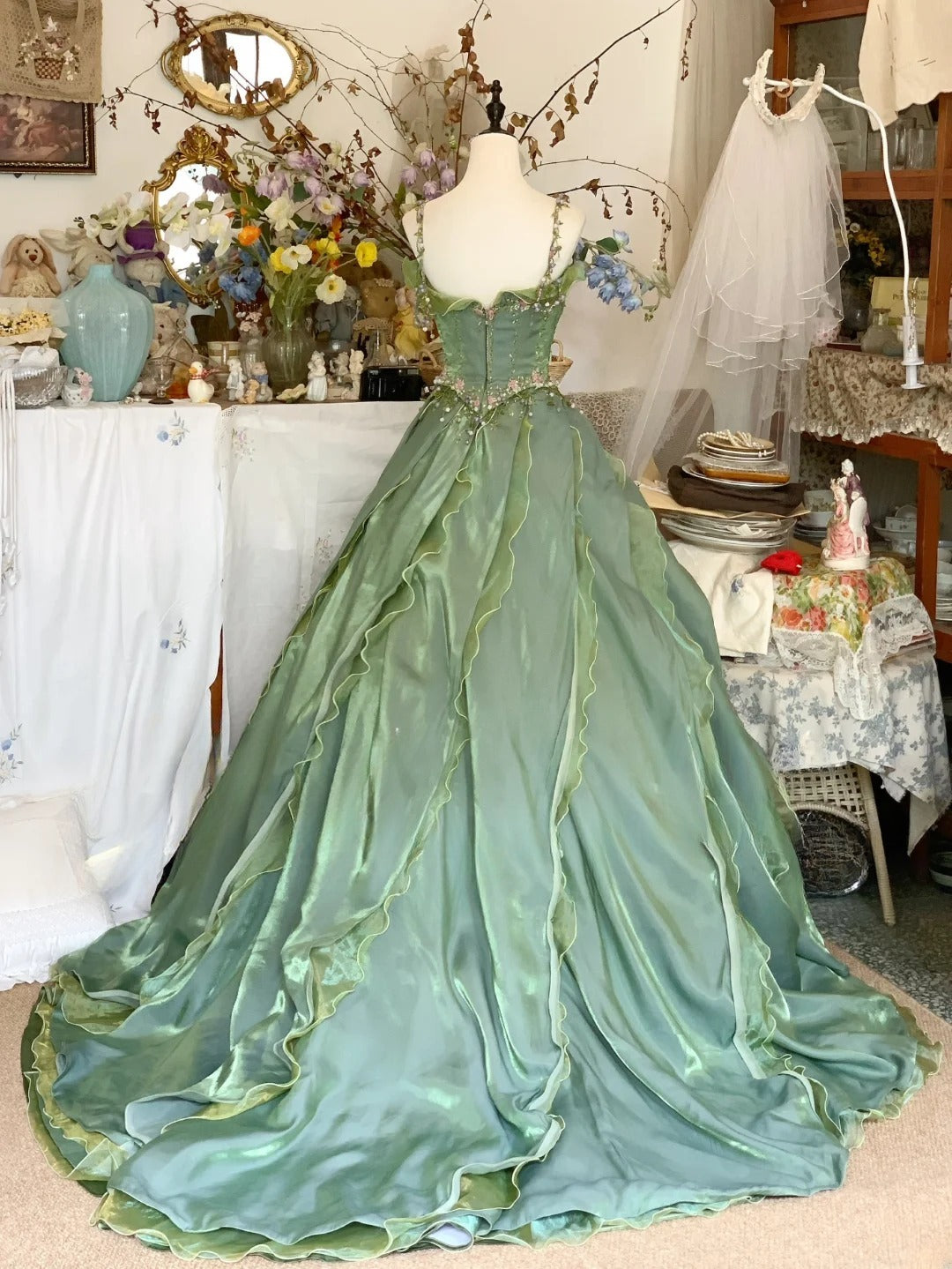 Prom Dress Elegant Ball Gown Spaghetti Straps Green With Cape Formal Evening Gown for Graduation Party RB9415