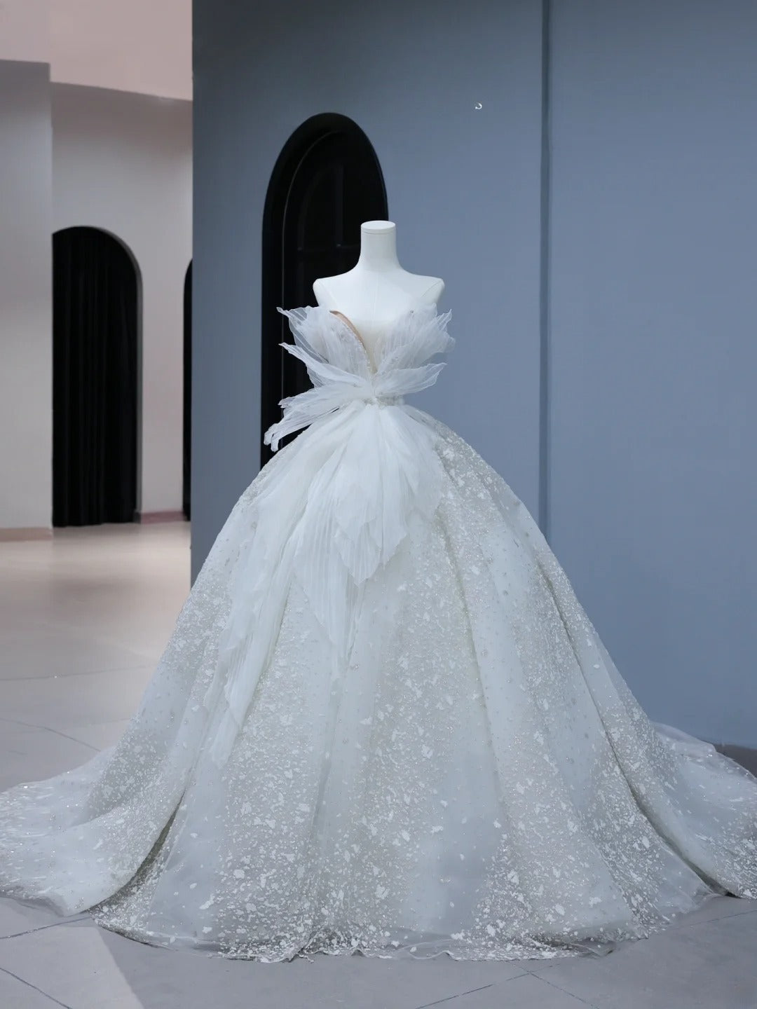 Princess Long Wedding Gowns Ball Gown Sweetheart Style for Bride With Pleated Ruched Train White Bridal Dress AS401