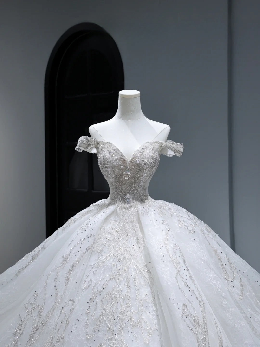 Princess Long Wedding Gowns Ball Gown Off The Shoulder Style for Bride With Pleated Cap Sleeves Train White Bridal Dress AS406