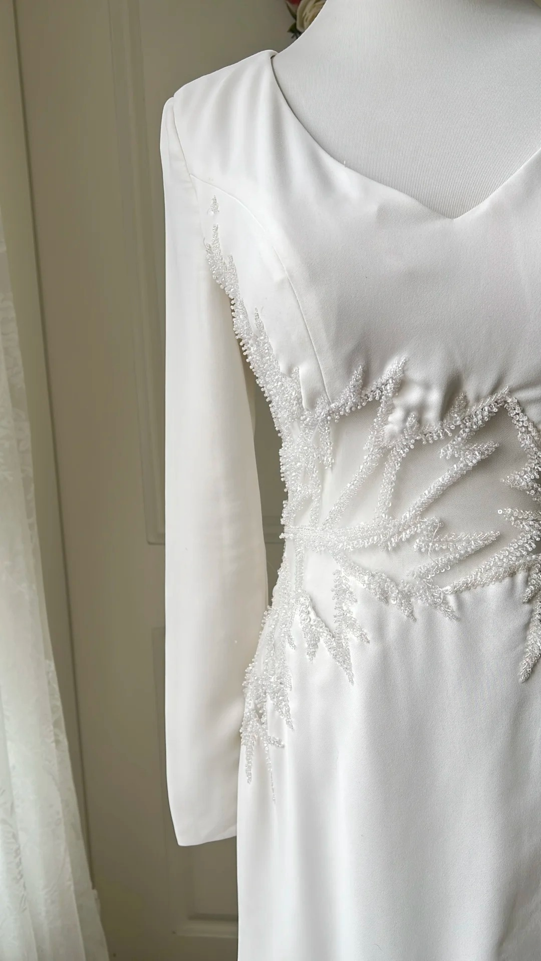 Simple Wedding Dress Mermaid V Neck White With Long Sleeves Beading Bridal Gown RC0730