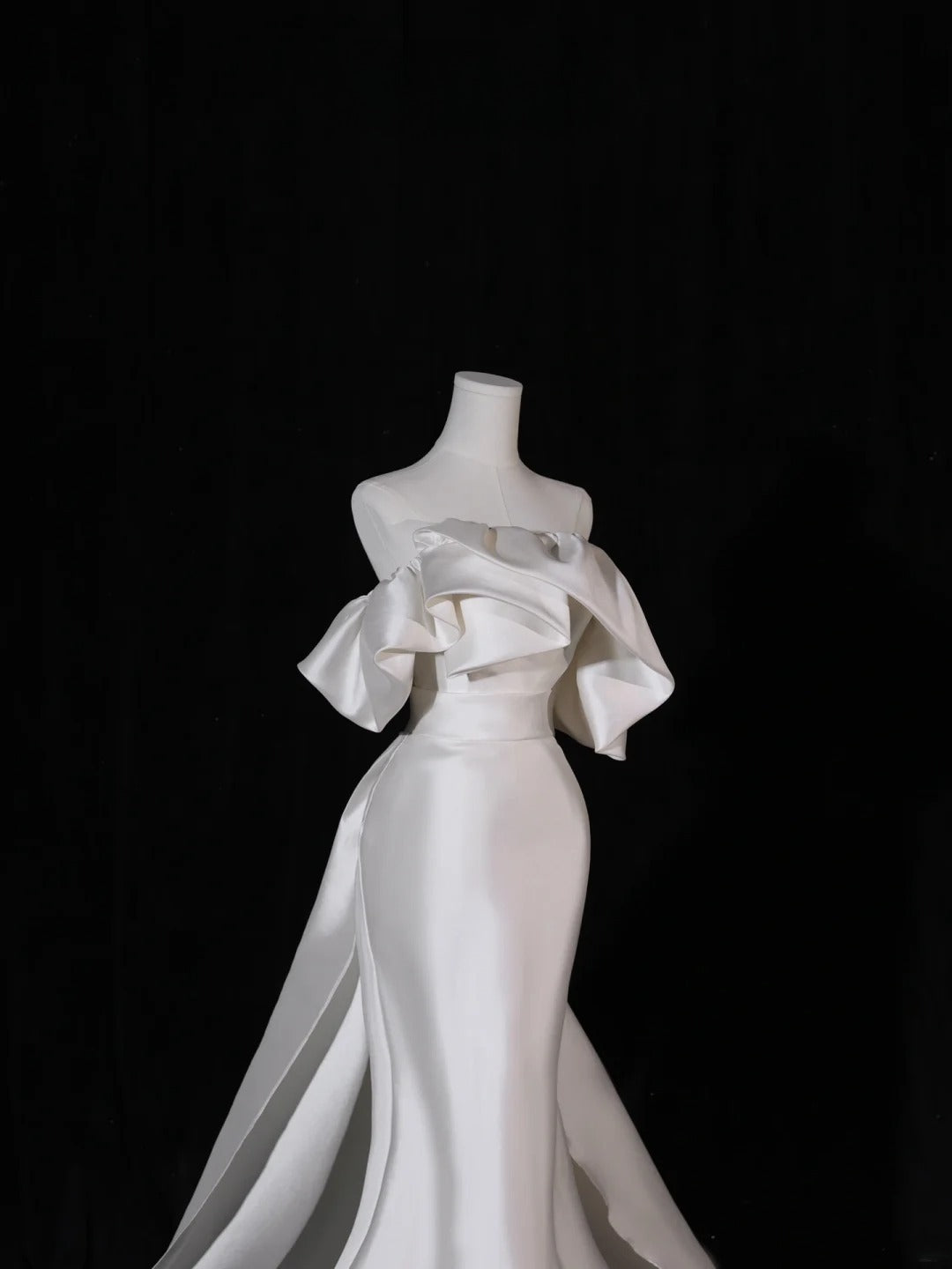 Simple Long Wedding Dresses Mermaid Strapless Silky Satin Style for Bride With Pleated Bodice Train Fitted Bridal Dresses AS409