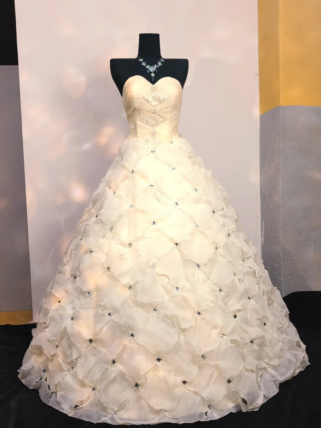 Cute Ball Gown Sweetheart Ivory Long Quinceañera Dress Moda 2000 15 Quinceanera Dresses Ideas Sweet 16 Outfits RB7133