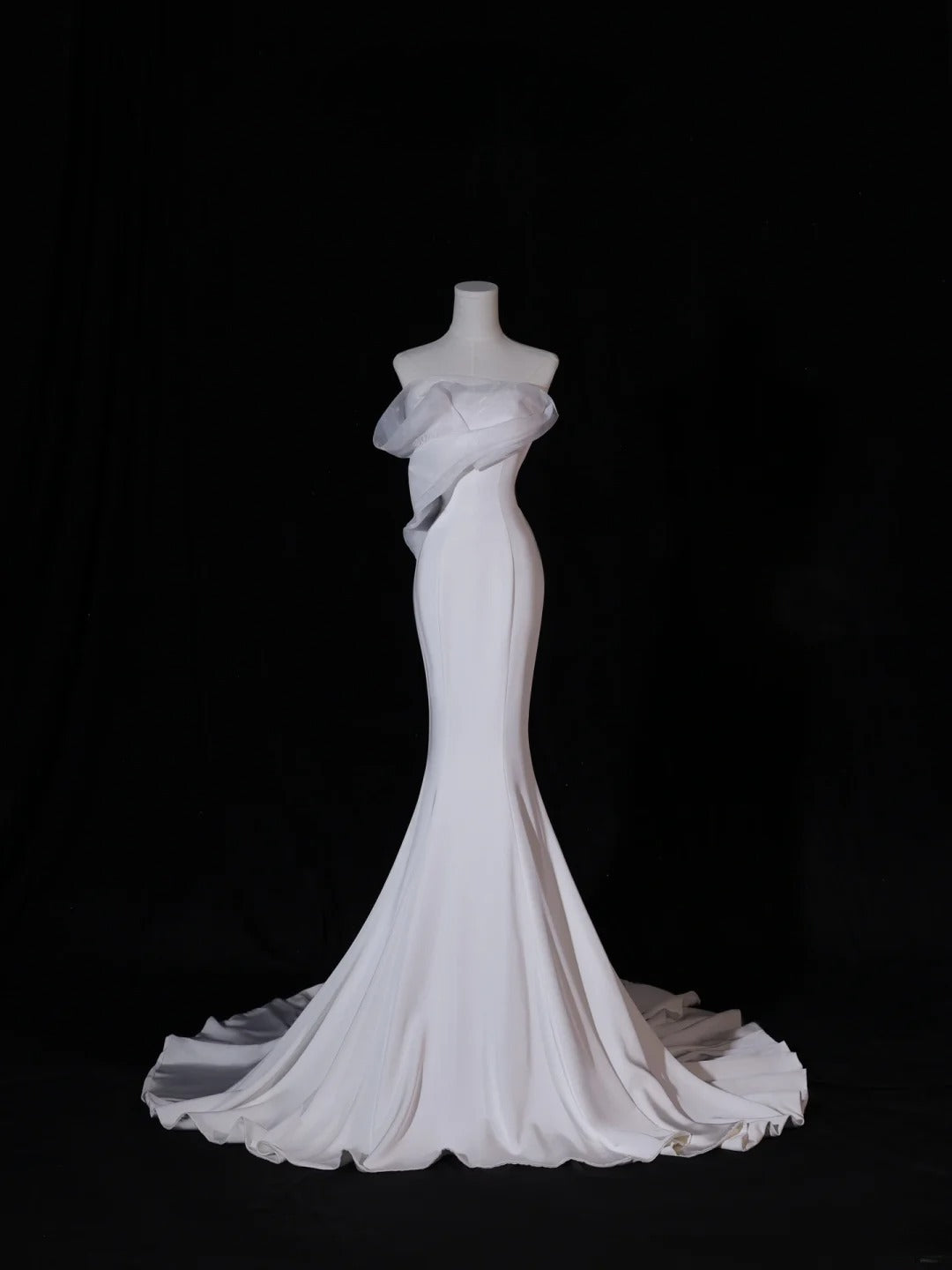 Classic Long Wedding Gowns Mermaid Strapless Style for Bride With Pleated Bodice Train White Bridal Dress AS411